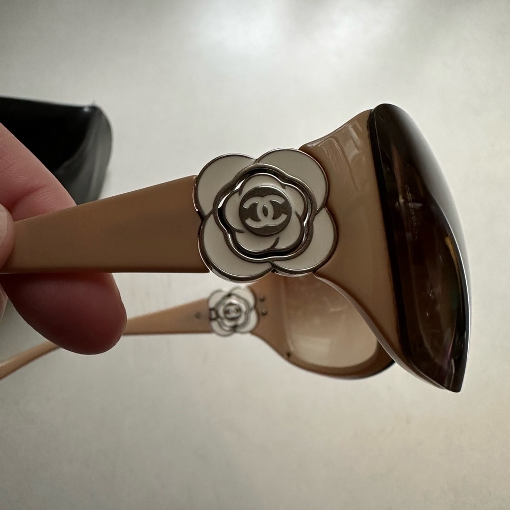 CHANEL Camellia sunglasses and case